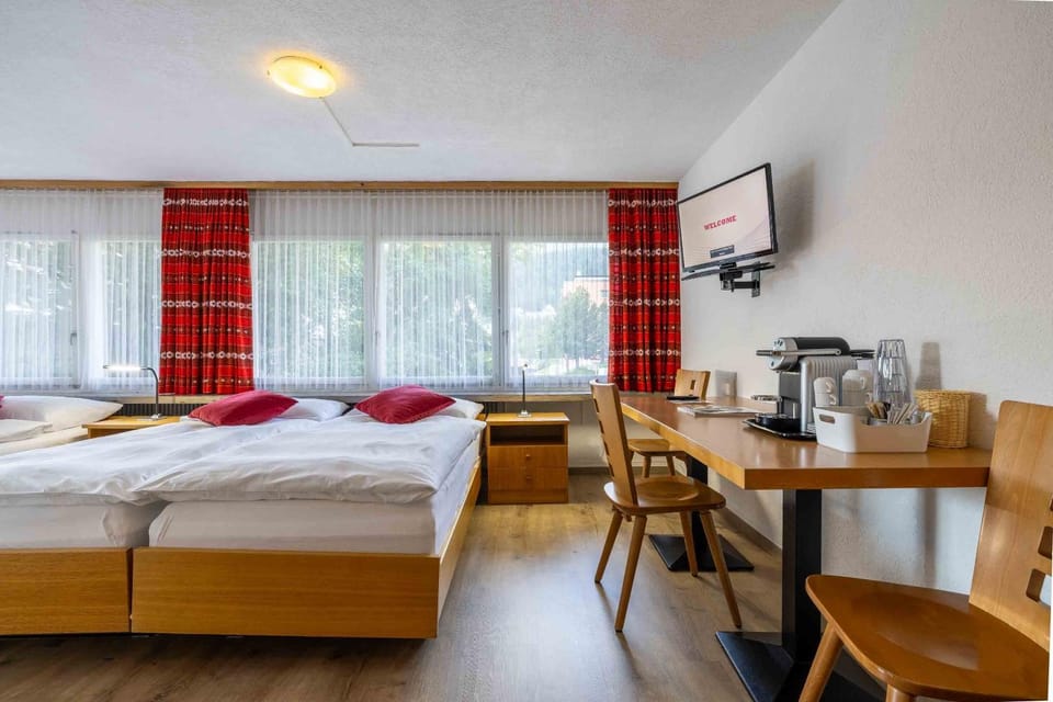 Bed, TV and multimedia, Coffee/tea facilities, Photo of the whole room, Seating area, Bedroom