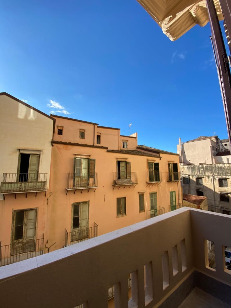 View (from property/room), Balcony/Terrace, City view