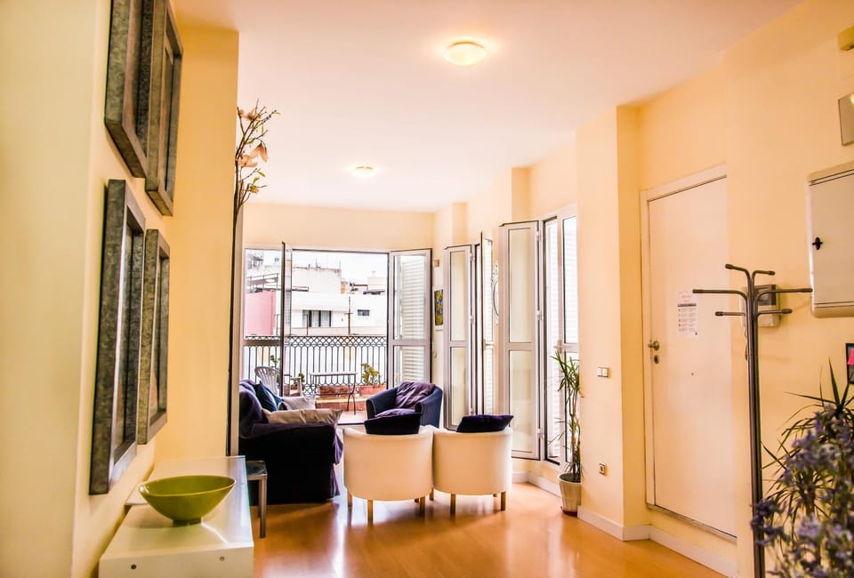 TV and multimedia, Living room, Lounge or bar, Photo of the whole room, Seating area, Dining area