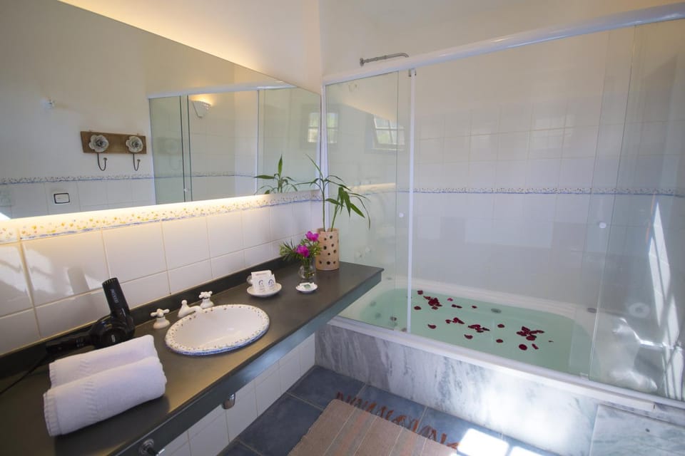Hot Tub, Bathroom