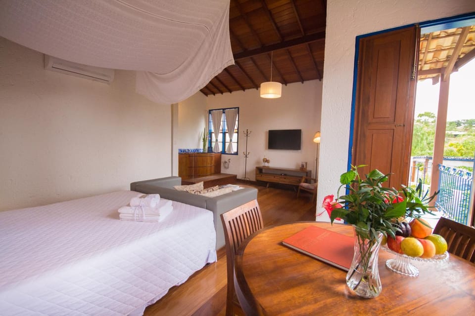 Bed, TV and multimedia, Photo of the whole room, Seating area, Bedroom