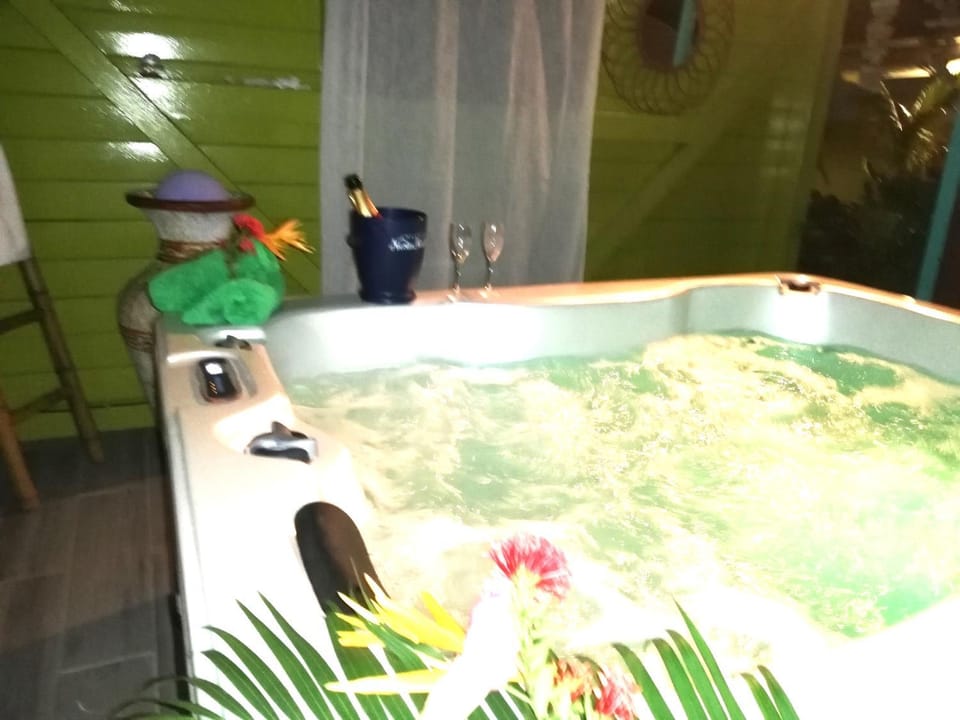 BBQ facilities, Hot Tub, Balcony/Terrace, Beach, Family