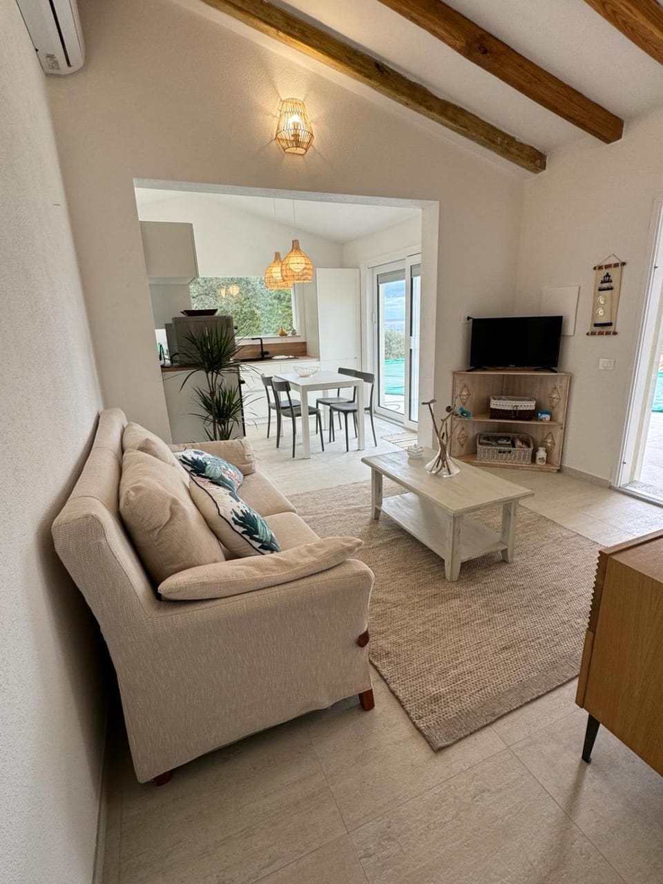 Kitchen or kitchenette, Living room