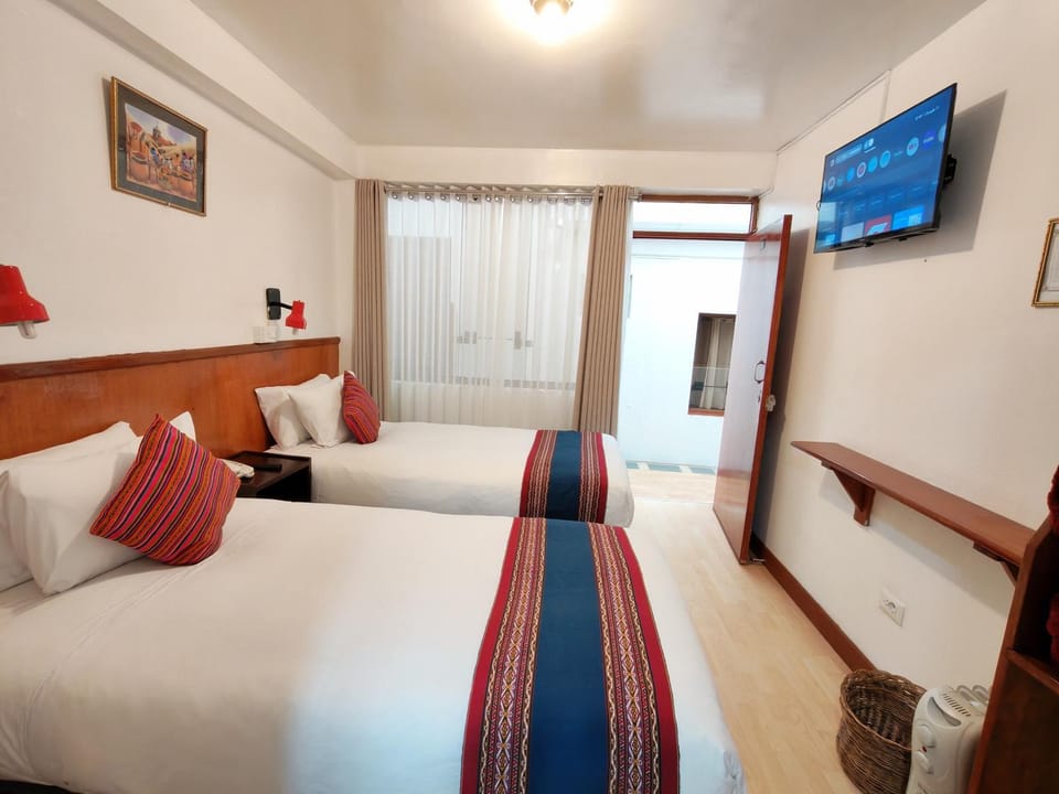 Bed, TV and multimedia, Bedroom