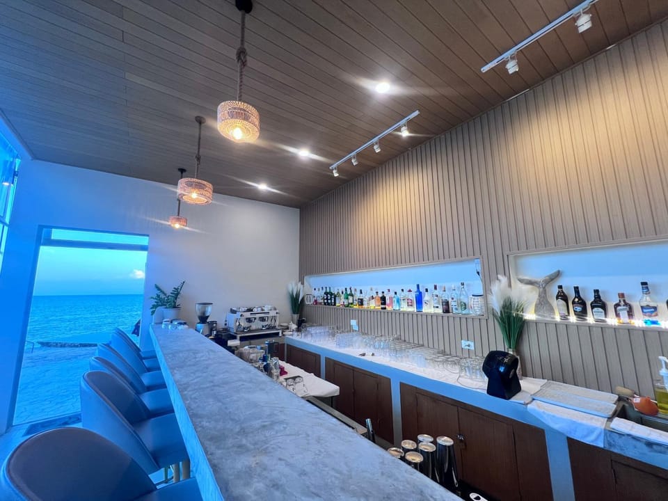 Lounge or bar, Drinks