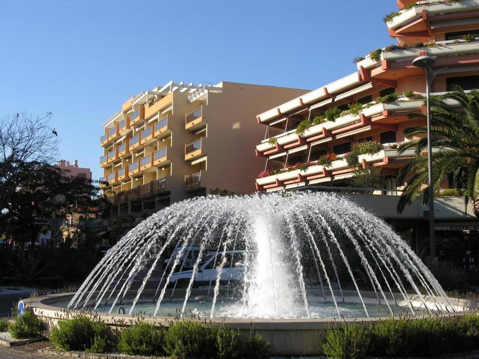 Appartement 2 pièces, climatisé, 100m plage, parking, Le Lavandou - FR-1-251-218 Apartment in Le Lavandou