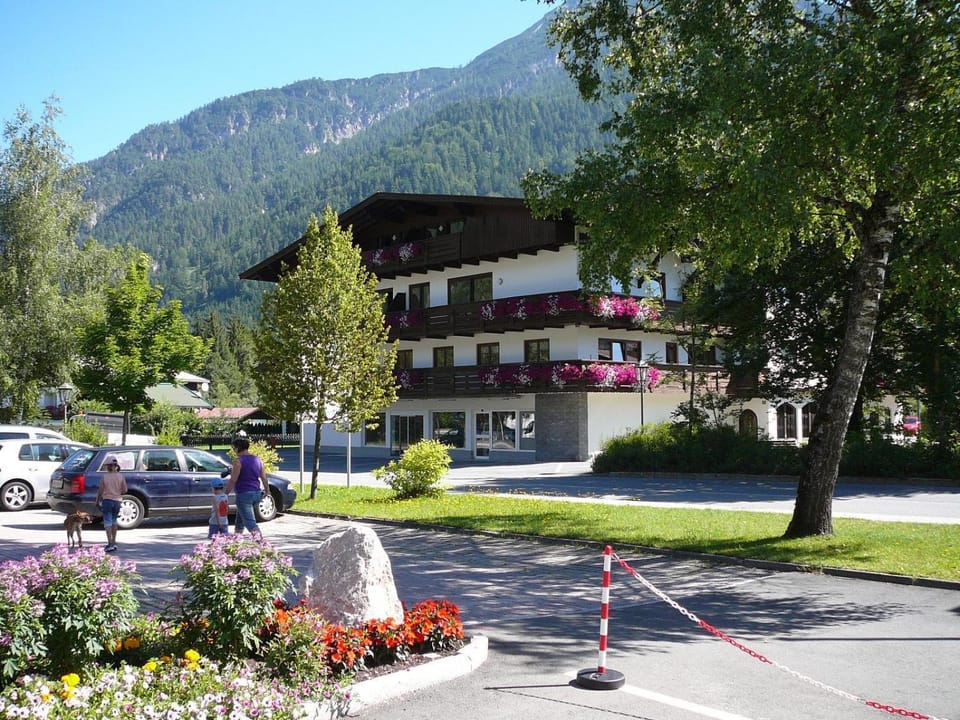 Property building, Day
