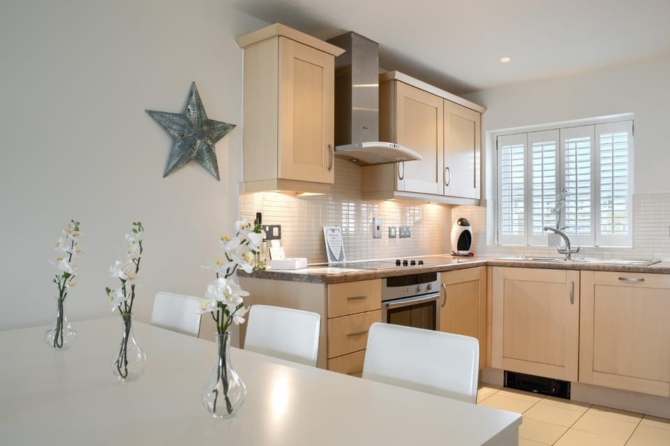 LUXURY BEACHFRONT OUTSTANDING 2 bedroom APARTMENT Apartment in Eastbourne