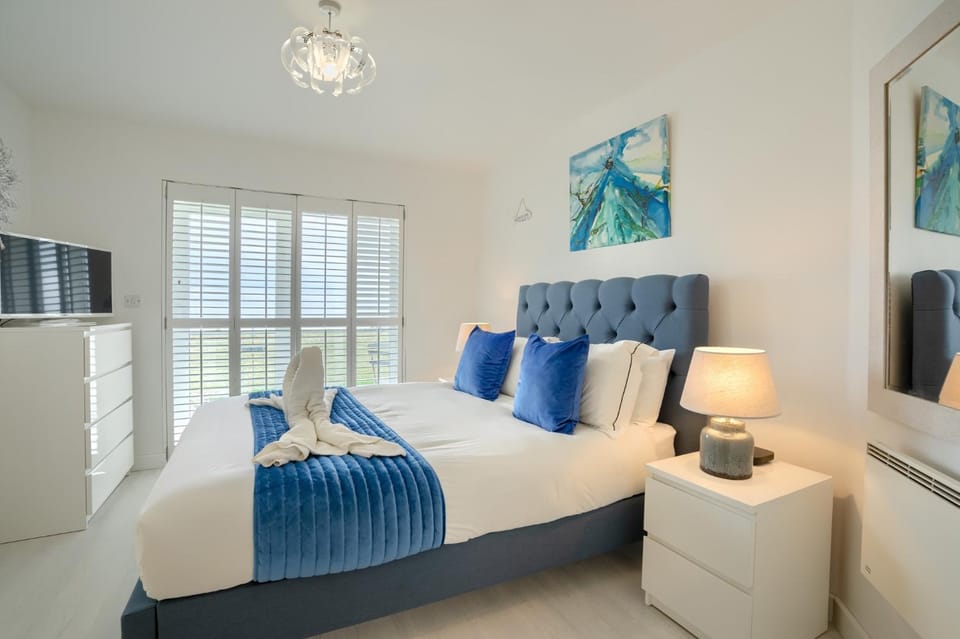 LUXURY BEACHFRONT OUTSTANDING 2 bedroom APARTMENT Apartment in Eastbourne