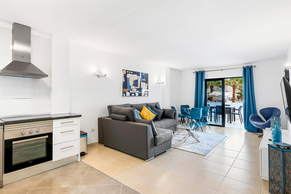 Kitchen or kitchenette, Living room, Dining area