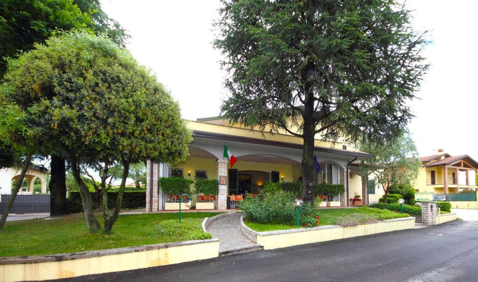 Property building, Day, Garden