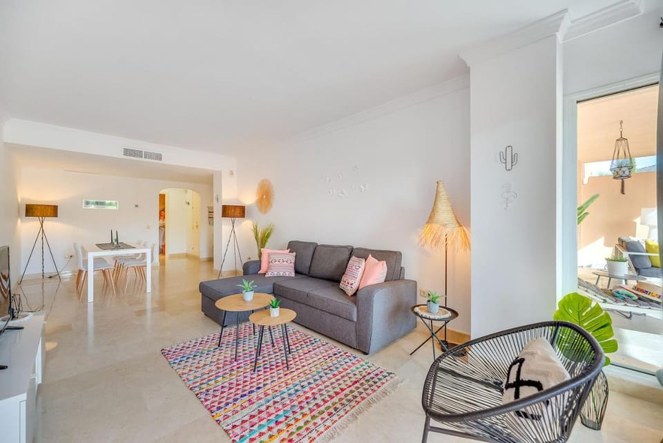 Communal lounge/ TV room, Living room, Seating area