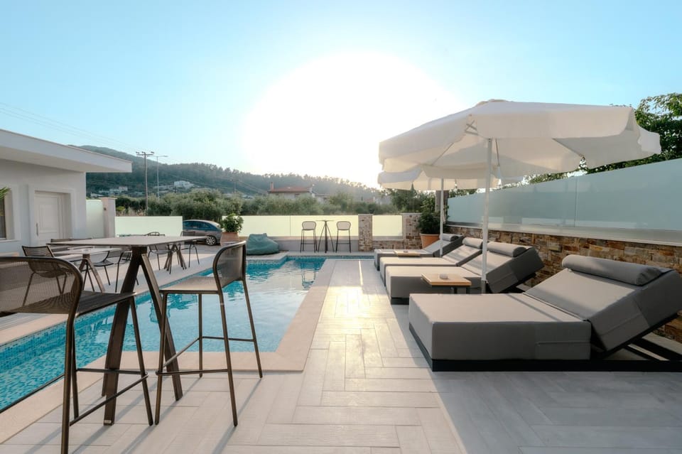 Patio, Natural landscape, View (from property/room), Balcony/Terrace, Mountain view, Pool view, Swimming pool, sunbed