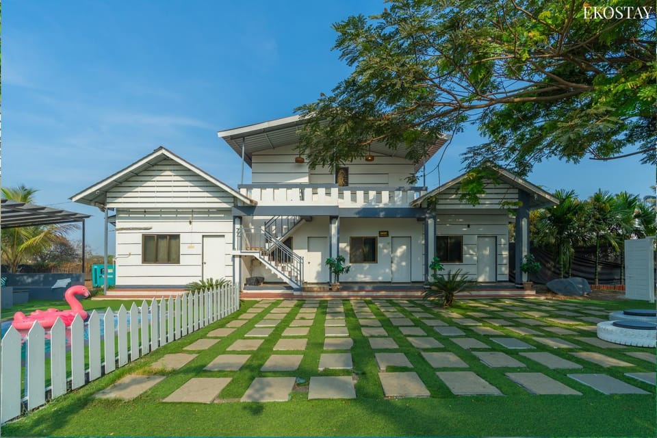 Property building, Spring, Day, Natural landscape, Garden, Garden view