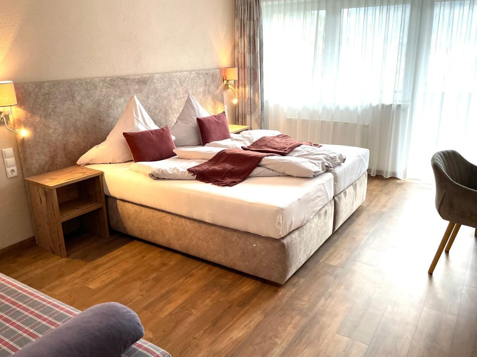 Bed, Photo of the whole room, Seating area, Bedroom, towels