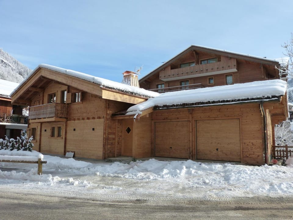 Chalet 4★, 15 pers, La Clusaz, sauna, centre village, 7 chambres - FR-1-304-177 Chalet in La Clusaz
