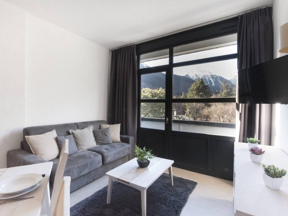 Studio rénové pour 4 pers. avec piscine, sauna et balcon à Saint-Lary-Soulan - FR-1-296-257 Apartment in Saint-Lary-Soulan
