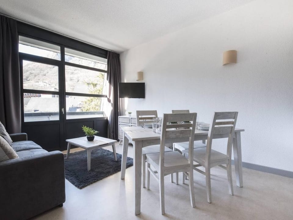 Studio rénové pour 4 pers. avec piscine, sauna et balcon à Saint-Lary-Soulan - FR-1-296-257 Apartment in Saint-Lary-Soulan