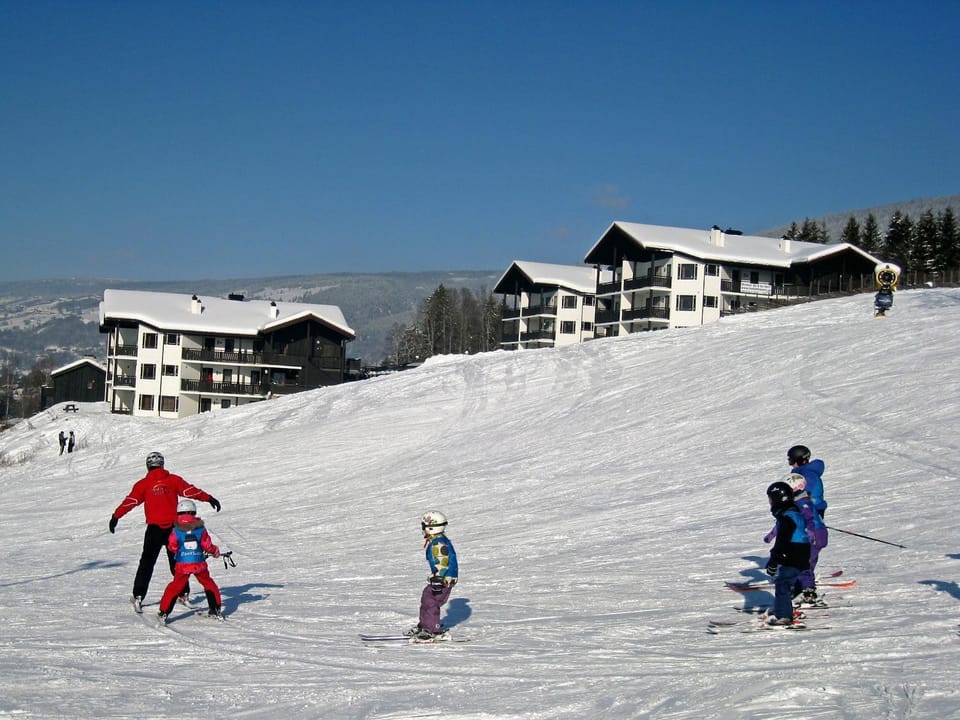 Property building, Ski School, Skiing