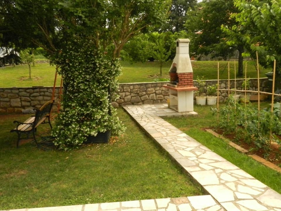 Patio, BBQ facilities, Garden
