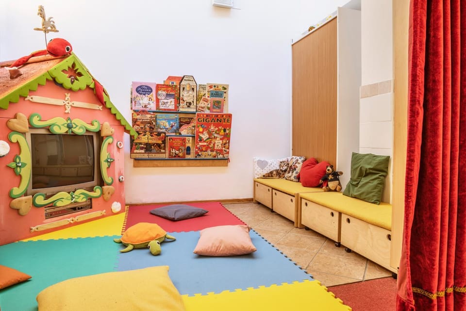 Kids's club, children