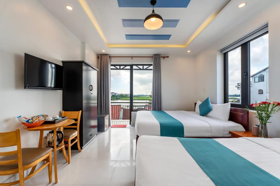 Communal lounge/ TV room, Bed, TV and multimedia, Living room, Photo of the whole room, Seating area, Dining area, Evening entertainment, Bedroom