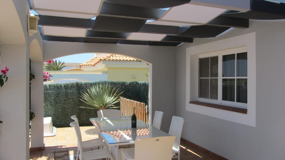Restaurant/places to eat, Balcony/Terrace