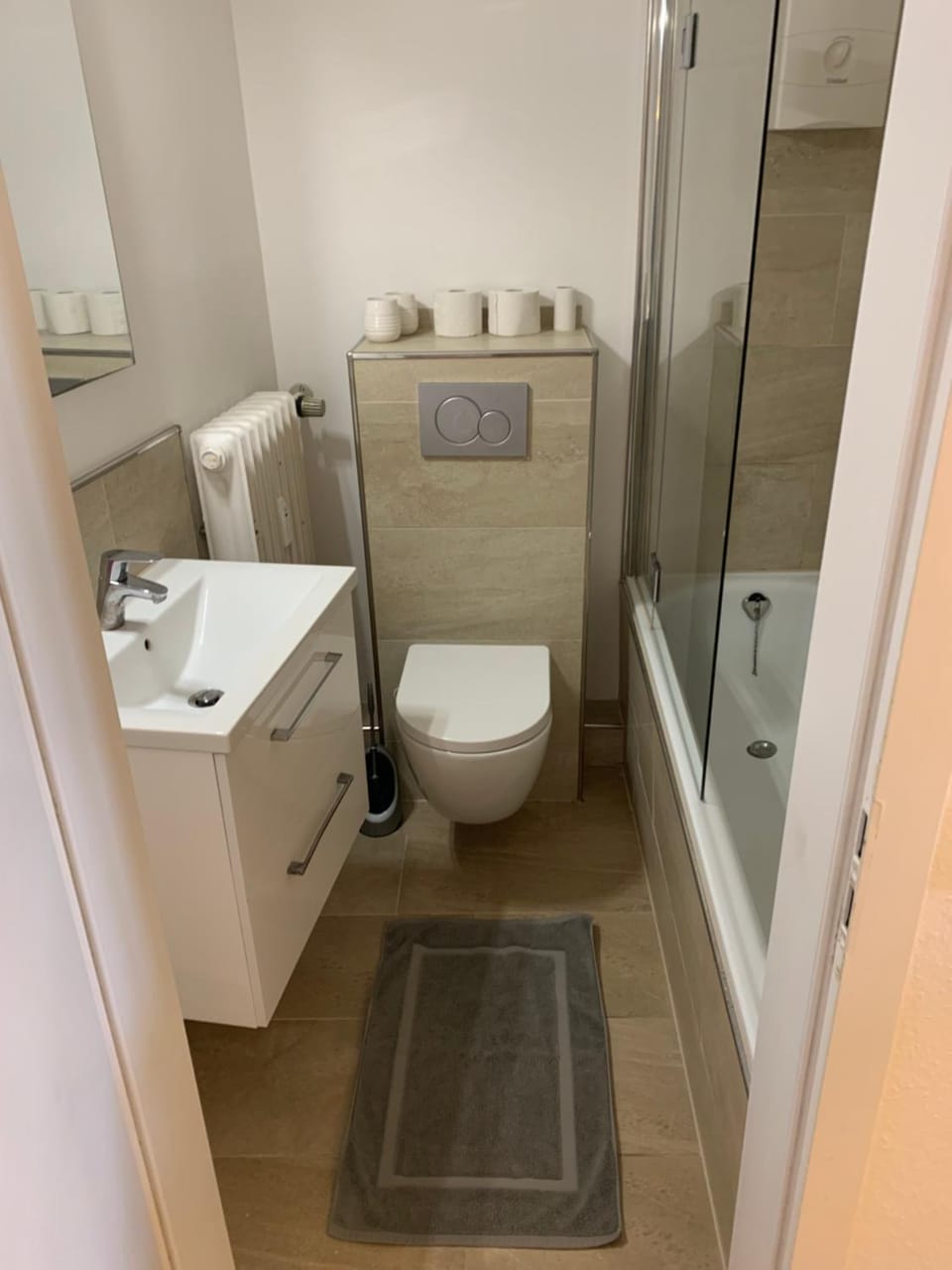 Studio Flat Medien Hafen 30minToFair Apartment in Neuss