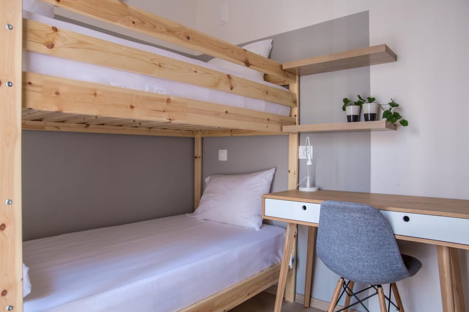 Bedroom, bunk bed