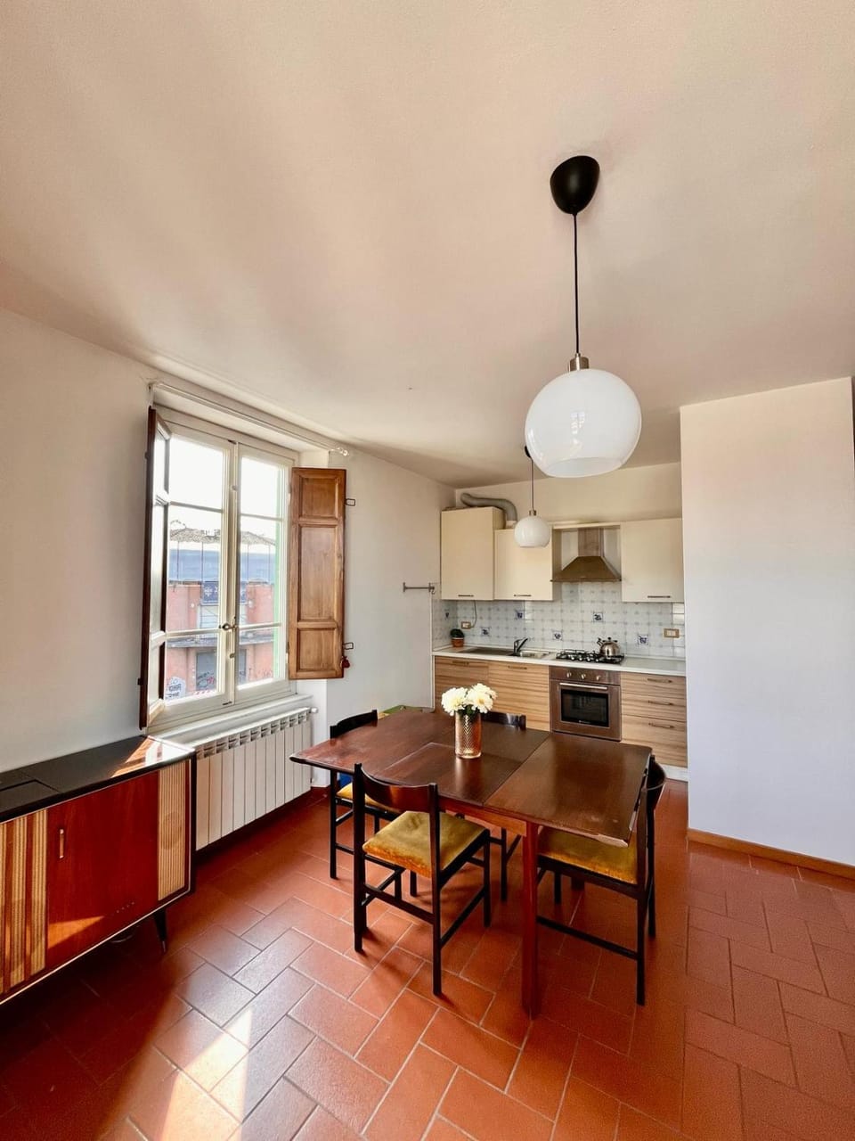 Kitchen or kitchenette, Dining area, pet friendly