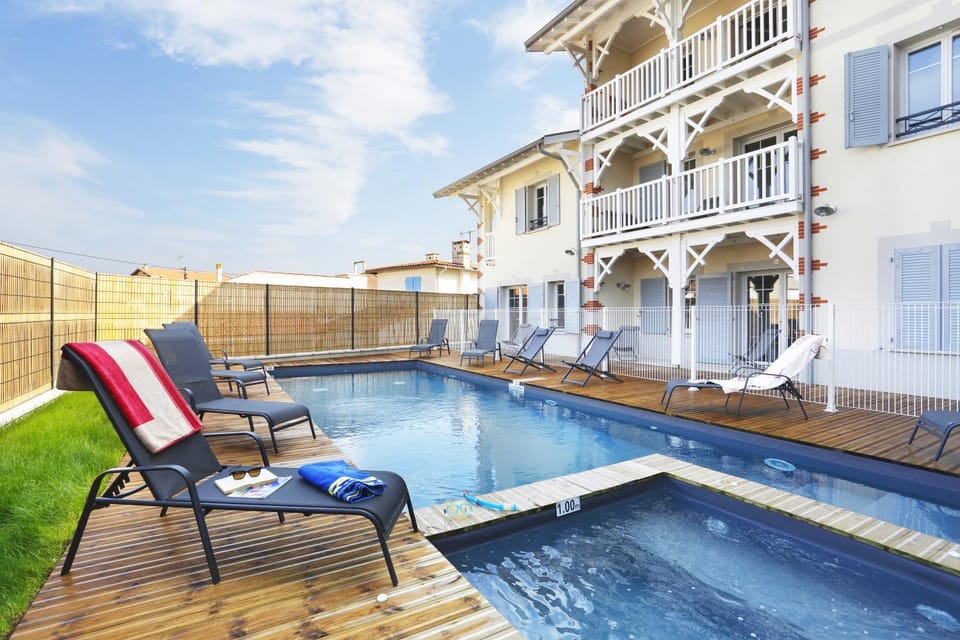Solarium, Swimming pool