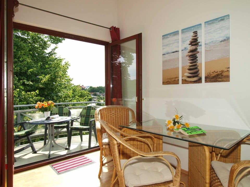 View (from property/room), Balcony/Terrace, Living room, Seating area