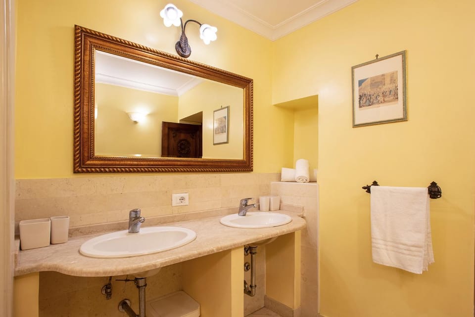 Bathroom, Decorative detail