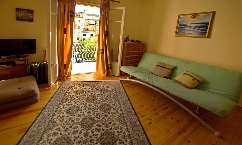 Spring, Day, Photo of the whole room, On site
