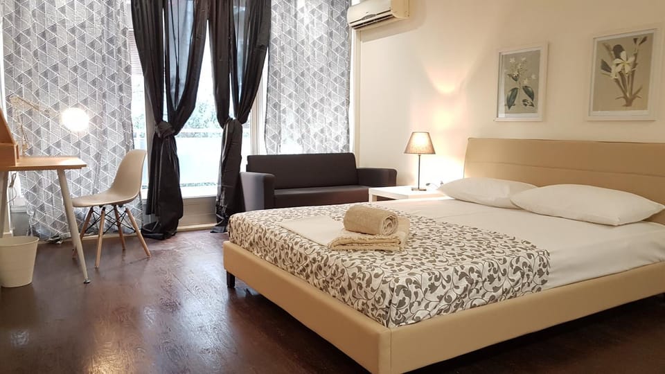 Errathens Cherry and Berry Apartments - Athens Center Apartment in Athens