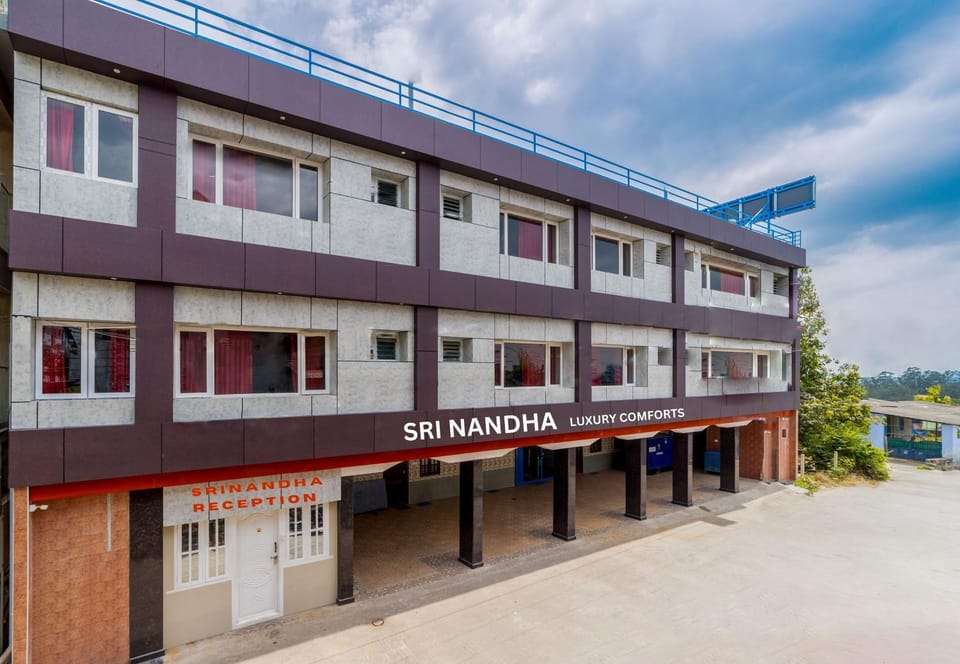 Property building, Facade/entrance, Day, Other, Quiet street view, Parking