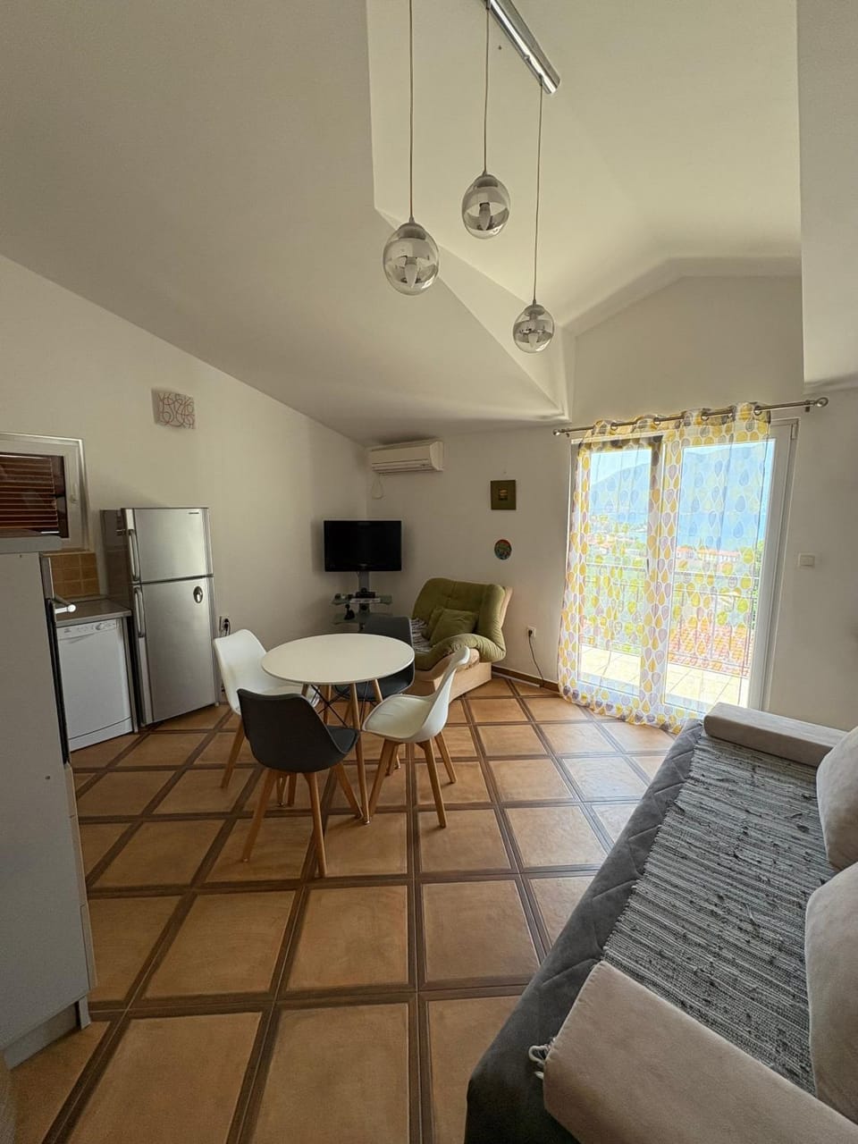 TV and multimedia, Kitchen or kitchenette, Living room, Dining area