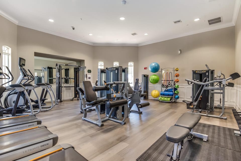 Cozy LAKEVIEW Condo w FREE Resort Access Apartment in Highlands Reserve