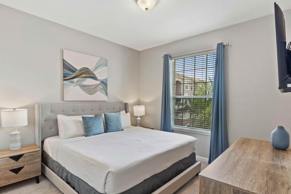 Cozy LAKEVIEW Condo w FREE Resort Access Apartment in Highlands Reserve