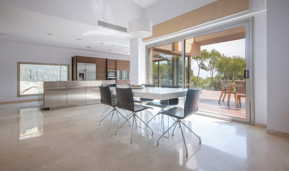 Limonium Deluxe Villa with Private Pool, TarracoHomes Villa in Tarragonès
