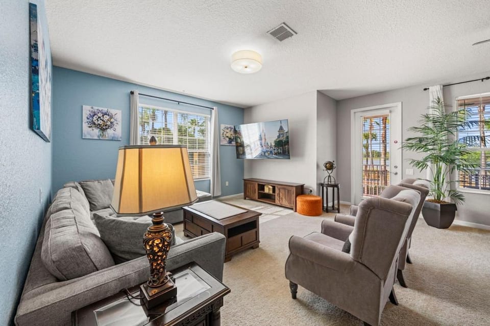 Gorgeous 1st-Floor, End Unit Condo w LAKEVIEW House in Highlands Reserve
