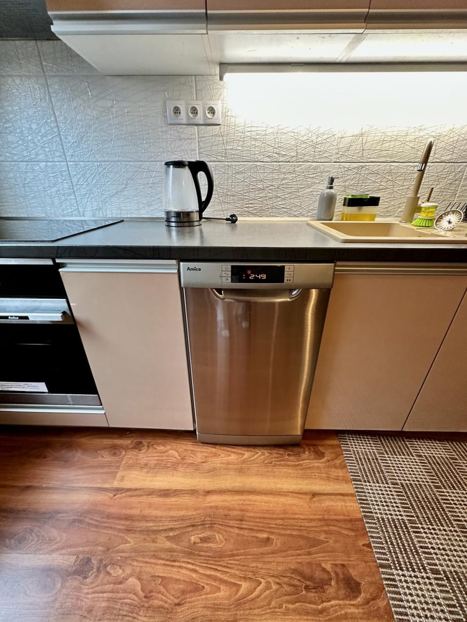 Coffee/tea facilities, Kitchen or kitchenette, dishwasher