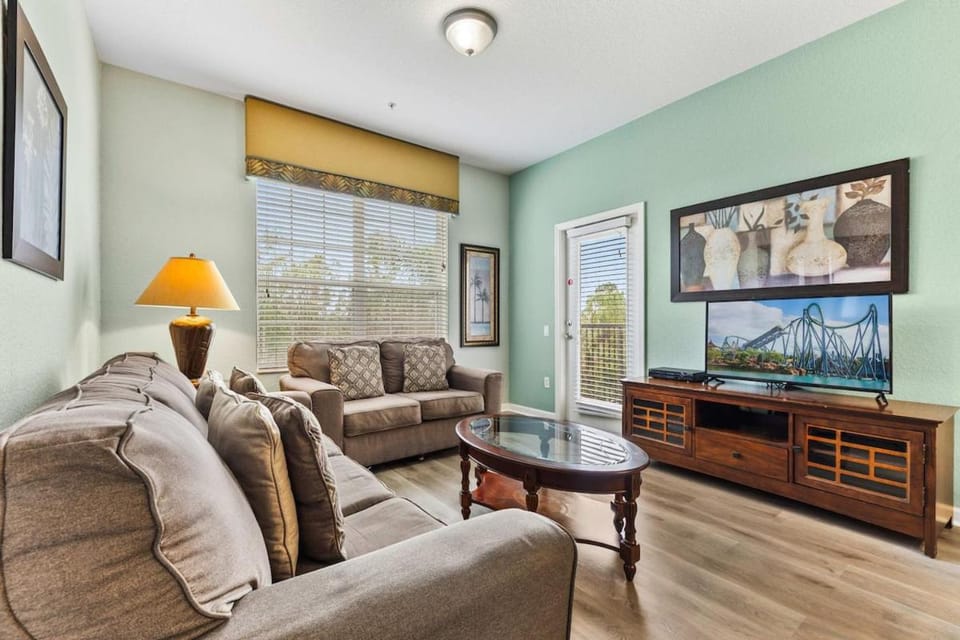 Vista Cay Condo w FREE Resort Access, near Disney House in Orlando