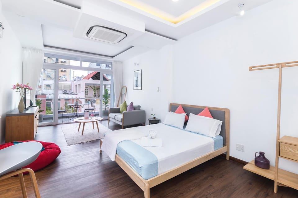 Bed, Photo of the whole room, Seating area, Bedroom, air conditioner