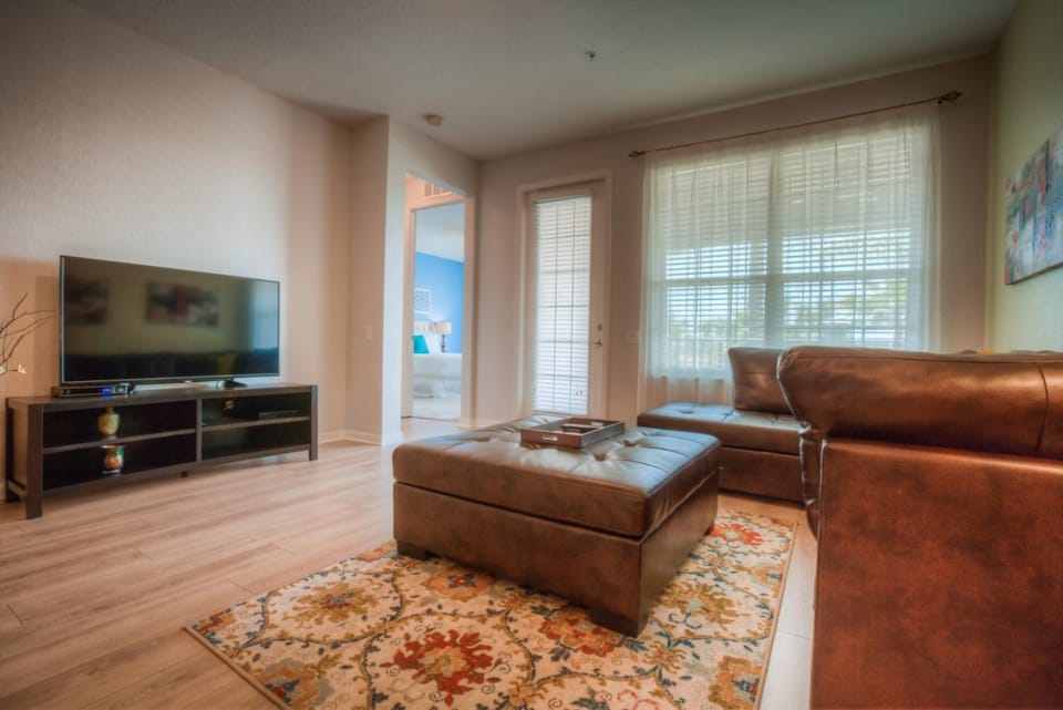 Beautiful LAKEVIEW Deluxe Condo Near Theme Parks Apartment in Orlando