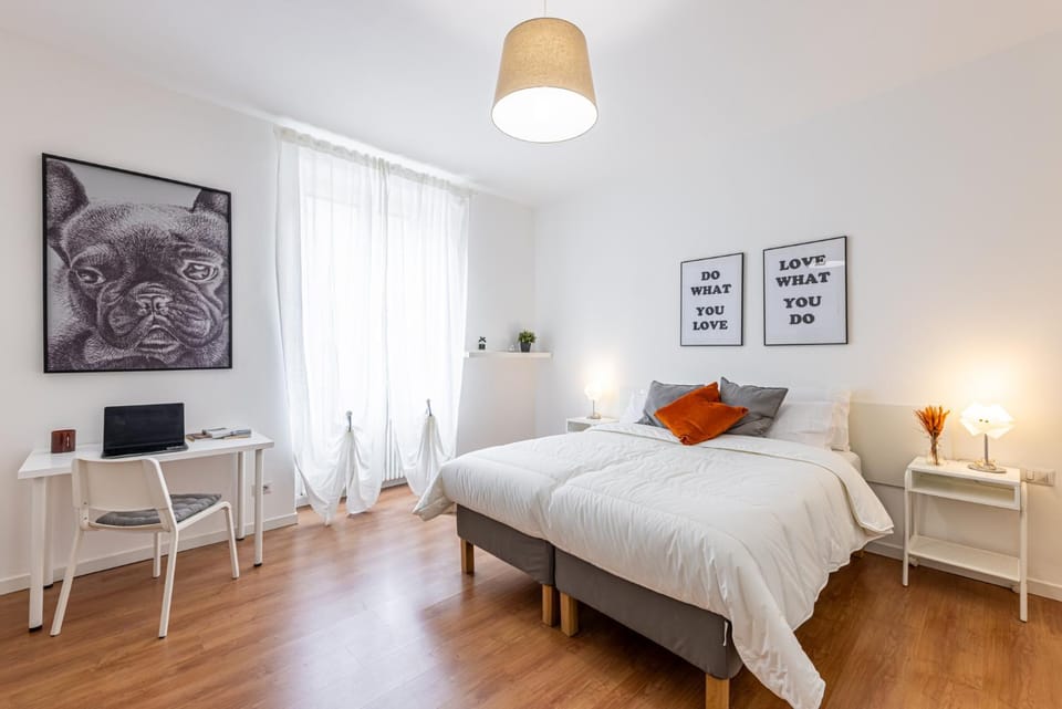 Bed, Living room, Photo of the whole room, Seating area, Bedroom