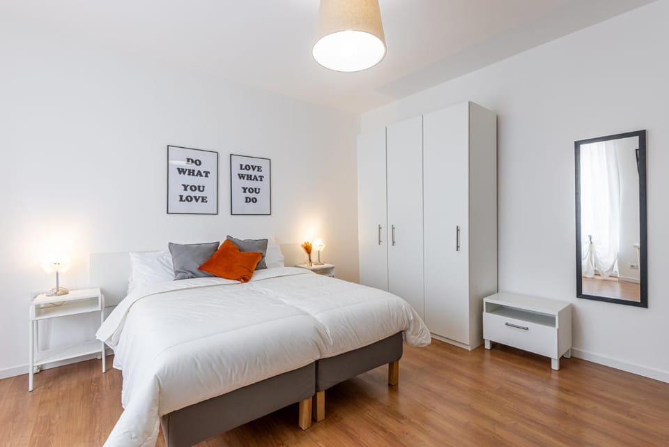 Bed, Photo of the whole room, Bedroom, wardrobe