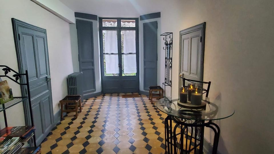 Facade/entrance, Decorative detail