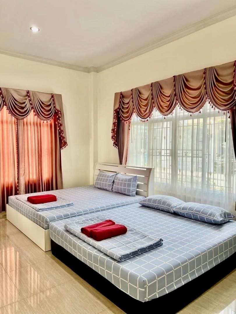 บ้านแสนรักโฮมสเตย์สัตหีบ Bed and Breakfast in Chon Buri Changwat