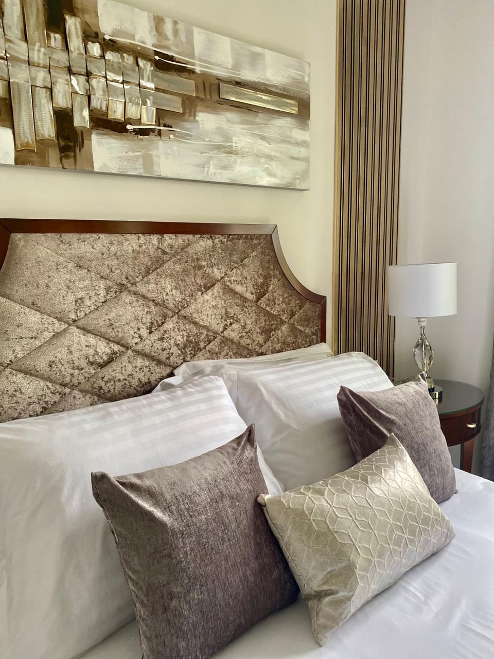 Bed, Photo of the whole room, Decorative detail, Bedroom